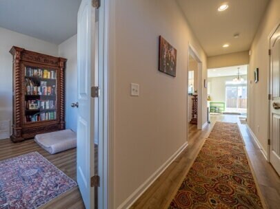 Building Photo - HUGE Owner's Suite!