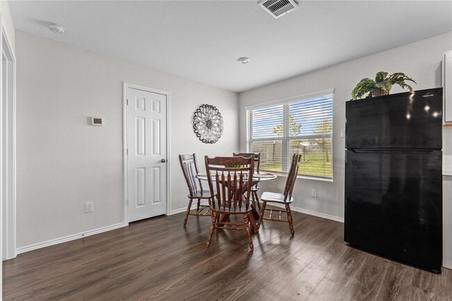 Building Photo - 14515 Broadbury Pond Rd
