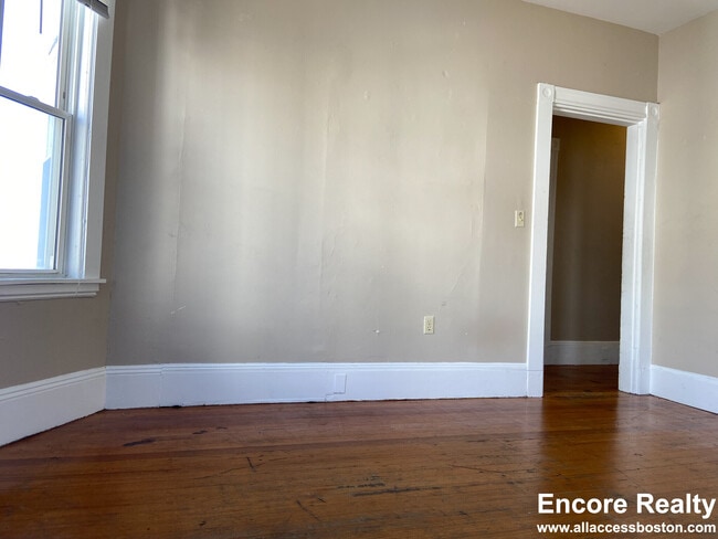 Building Photo - 8-8 Sunset St