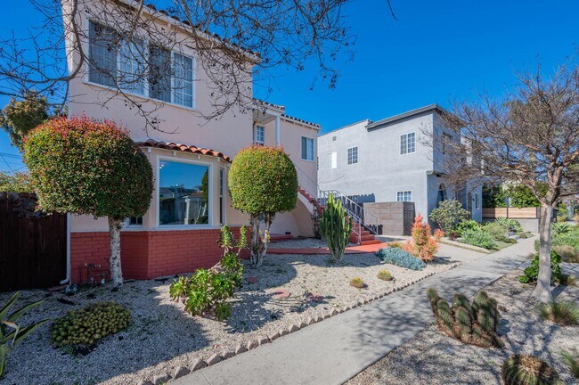 Building Photo - 1429 S Curson Ave