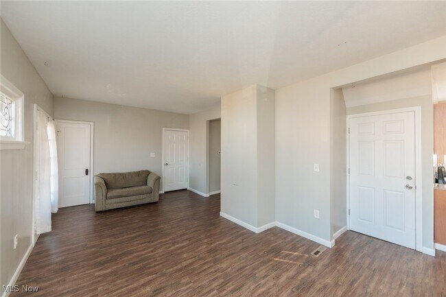 Building Photo - 2035 Chesterland Ave