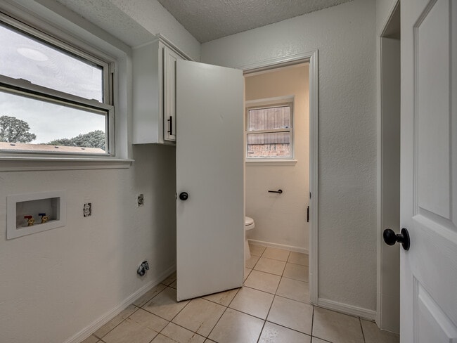 Building Photo - 4821 Cinderella Dr