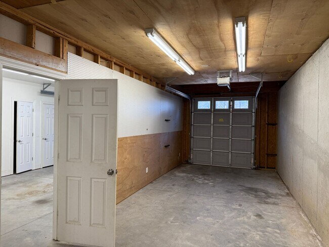 Building Photo - Lexington