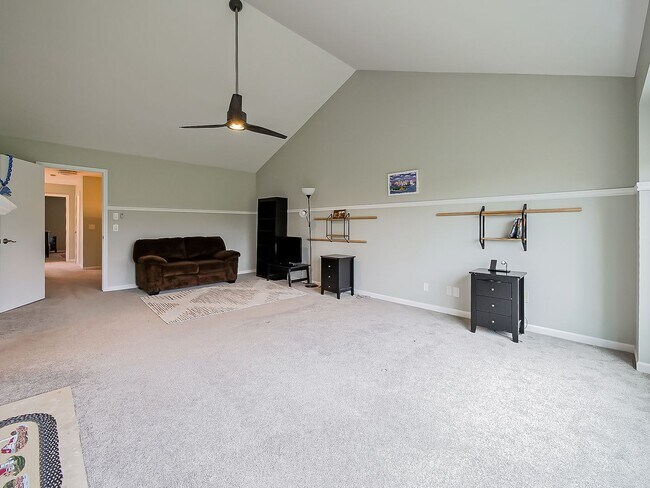 Building Photo - AVAILABLE NOW! Sun-Filled 3-Bed, 2.5-Bath Home with Golf Course Views in Bloomfield Hills