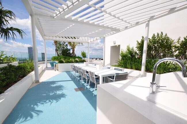 Building Photo - 45 SW 9th St