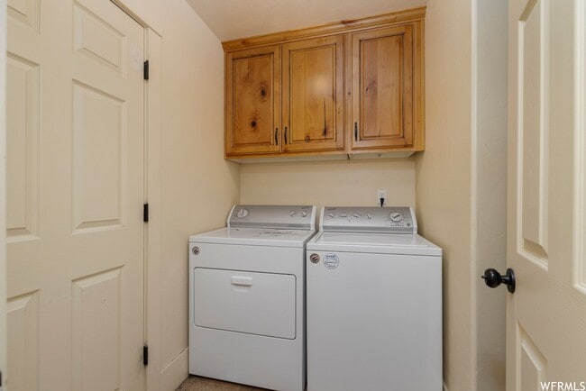 Building Photo - Spacious Vernal Townhome
