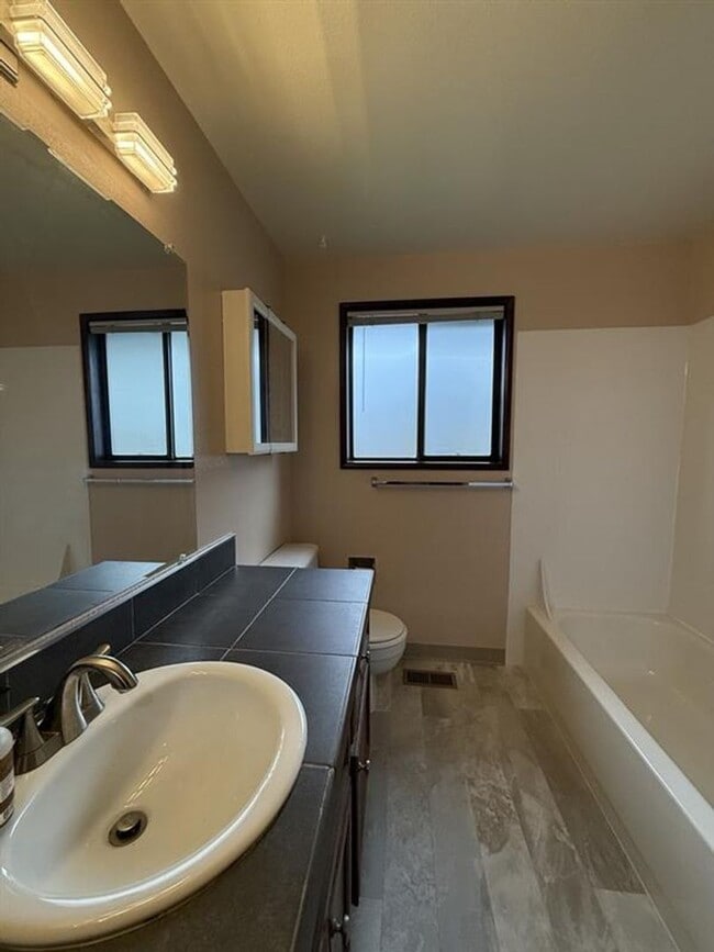 Building Photo - 18807 SW Butternut St