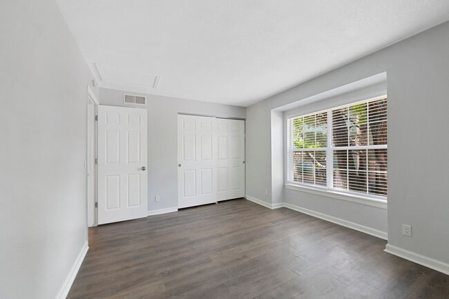 Building Photo - Beautiful 2 Bed 2 Bath Townhouse in Otero Ridge