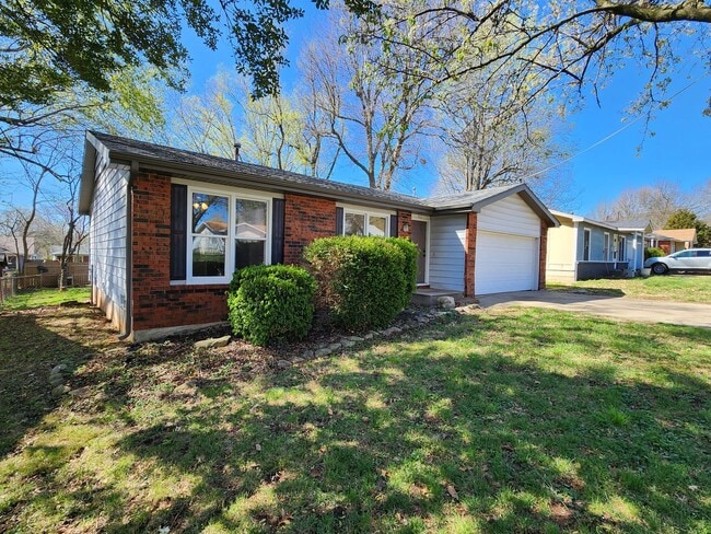 Building Photo - Spacious 3-Bedroom, 1.5-Bathroom Home AVAI...