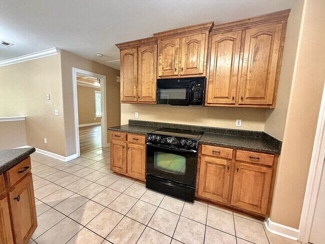 Building Photo - Beautiful 4-Bedroom Home in a Prime Location!