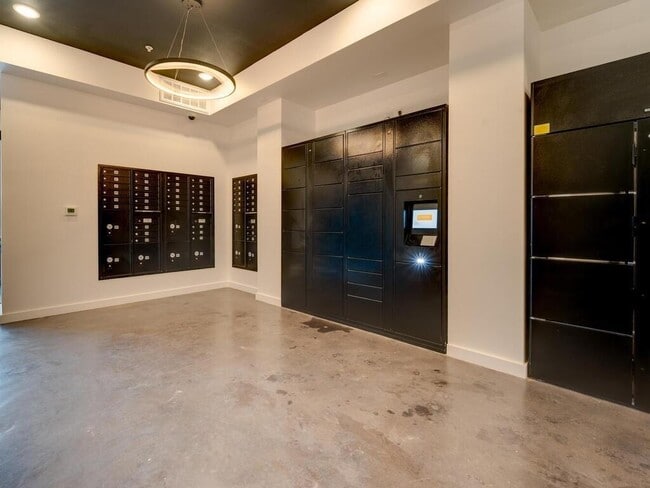 Building Photo - 4801 Springdale Rd