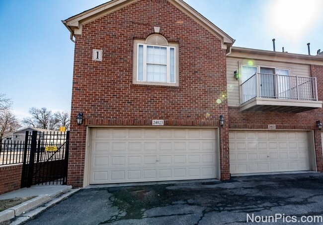 Building Photo - Beautiful 3 bedroom Condominium in Hazel Park