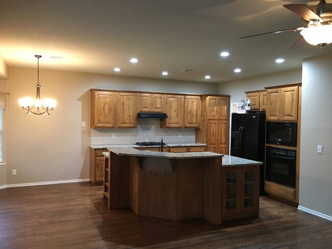 Building Photo - 4201 W Kent St