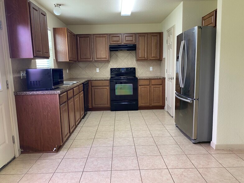 Kitchen - 7931 Sterling Mnr