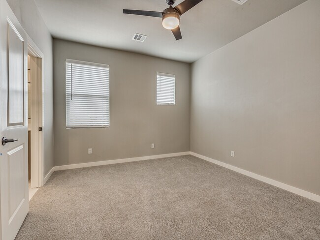 Building Photo - 13000 Maplewood Ave