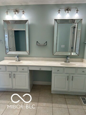 Building Photo - 13668 Fossil Dr