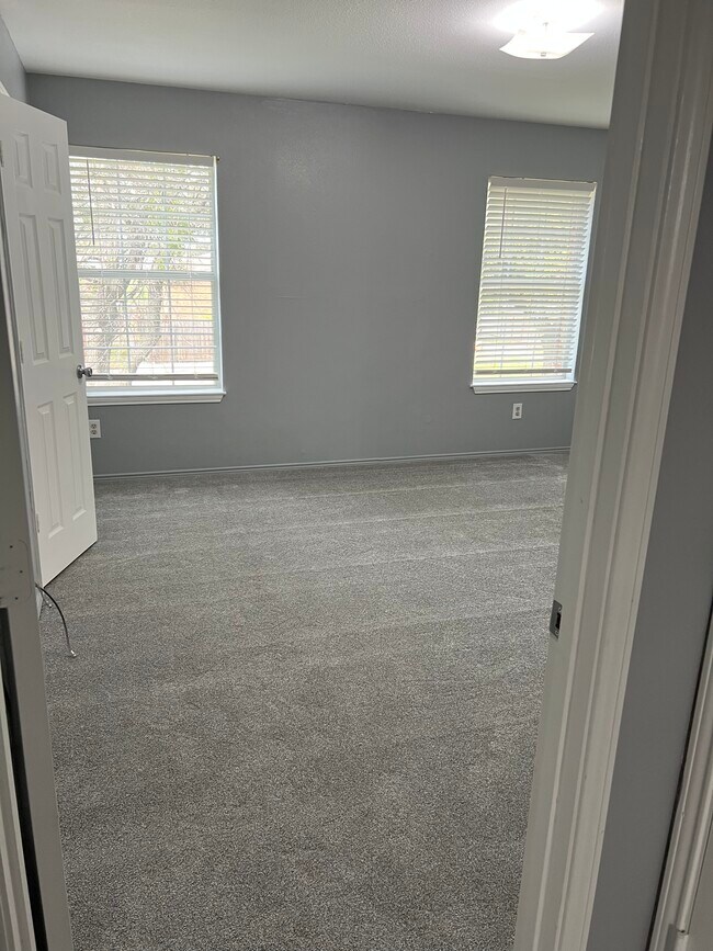 Building Photo - 3612 Villa Pl