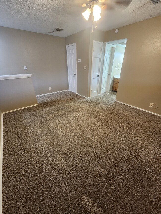 Building Photo - 1 bed 1.5 bath at Sagewood Condominiums, 2...