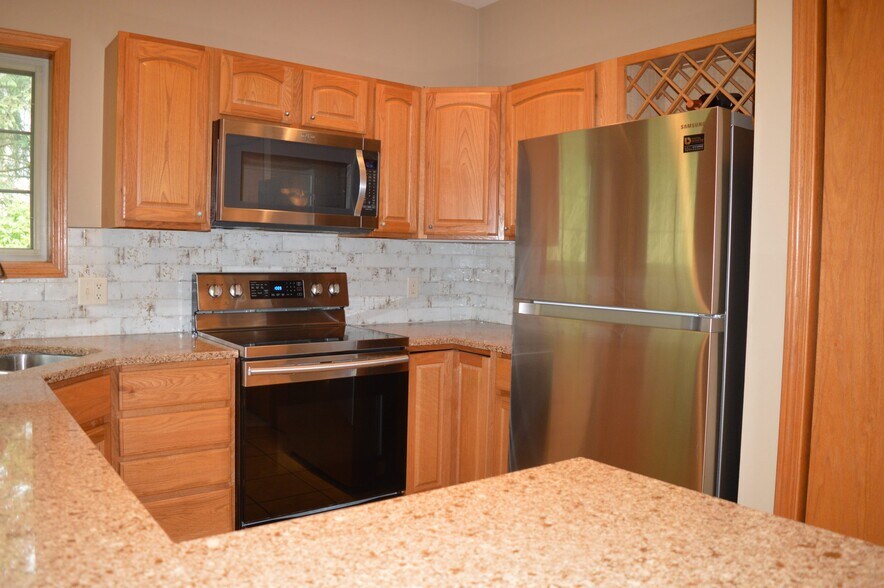 Building Photo - 4734 Bergamot Way