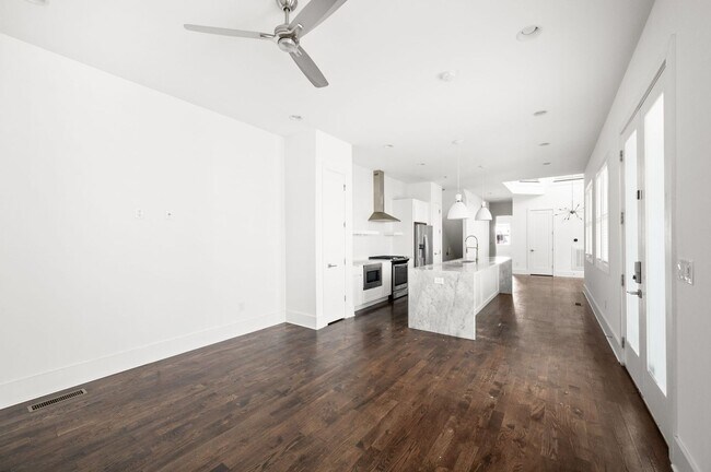 Building Photo - Modern 3BR/3.5BA home in Sylvan Summit, just minutes from downtown!