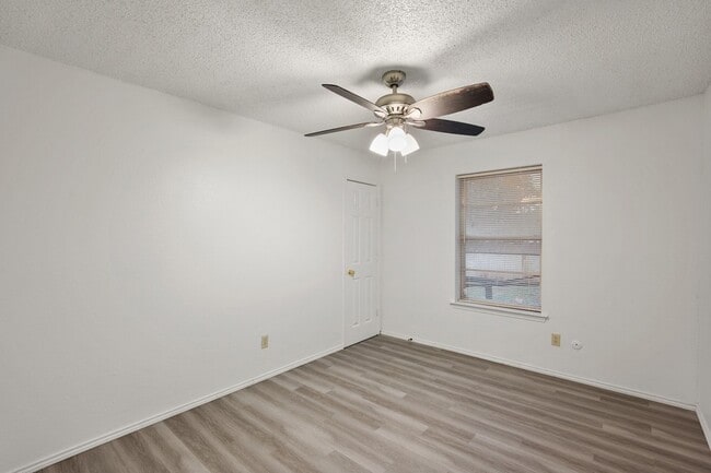 Building Photo - 6436 Ridglea Dr