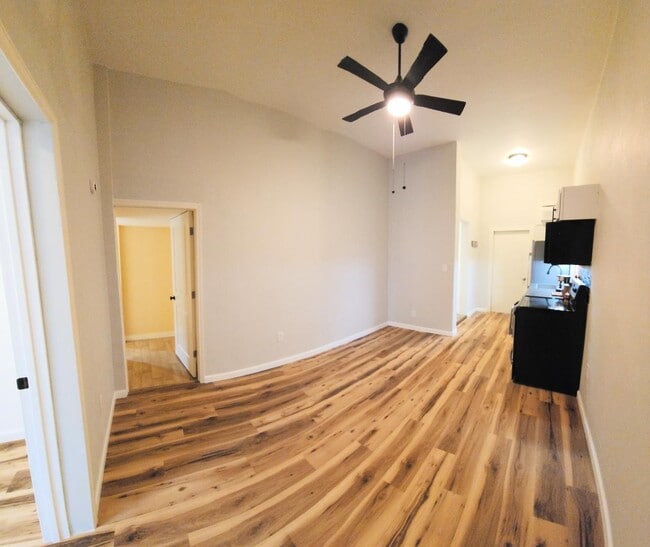 Building Photo - 2554 Third St. - 2554 Third St