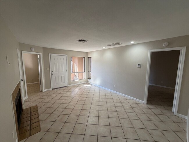 Building Photo - 4820 N 89th Ave