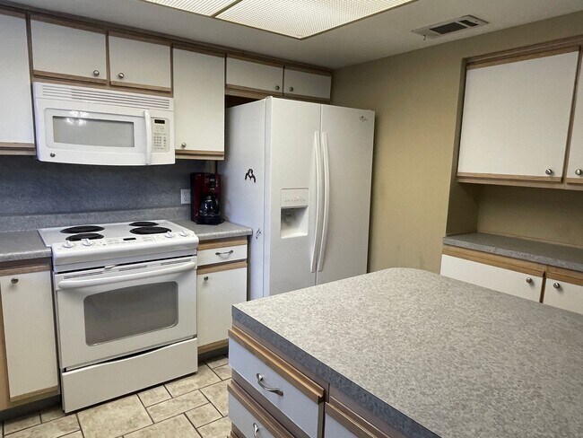 Building Photo - MOVE IN SPECIAL $250 OFF FIRST MONTH'S REN...