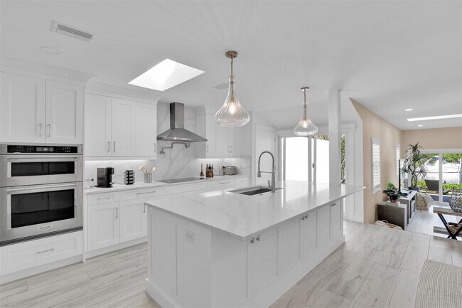 Building Photo - 17026 Bay St