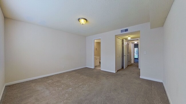 Building Photo - MOVE IN SPECIAL $500 OFF FIRST MONTH'S REN...