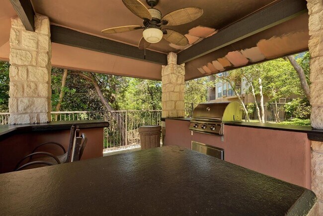 Building Photo - 6000-9 Shepherd Mountain Cove