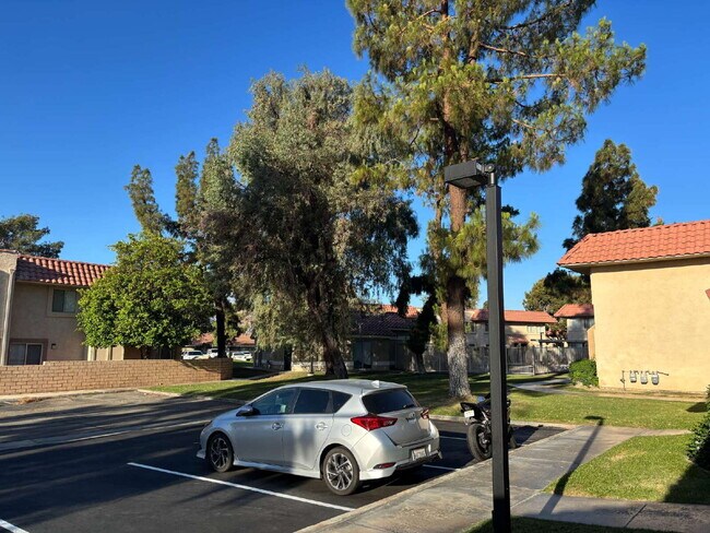 Building Photo - 2 Bedrooms Condo for Rent Available May 19...