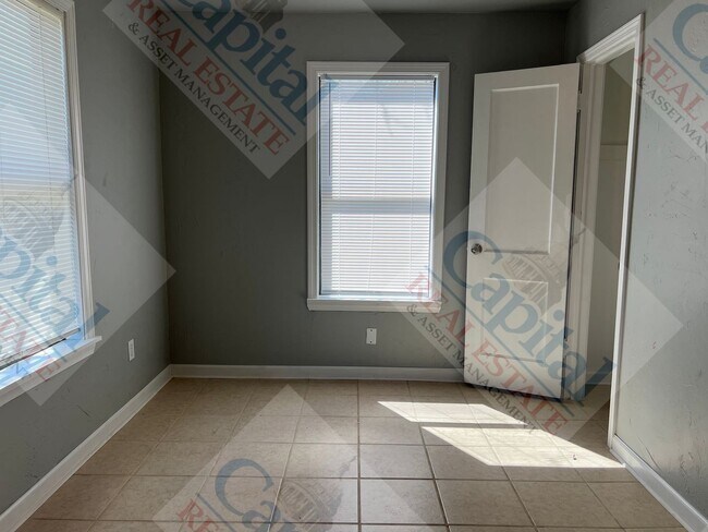 Building Photo - Home Sweet Home