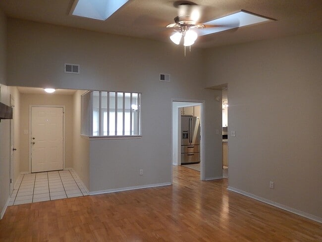 Building Photo - 740 Red Fern Rd