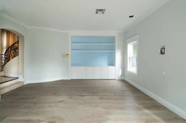 Building Photo - 8240 Sheffield Rd