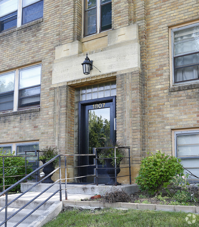 Building Photo - Ford Parkway Apartments