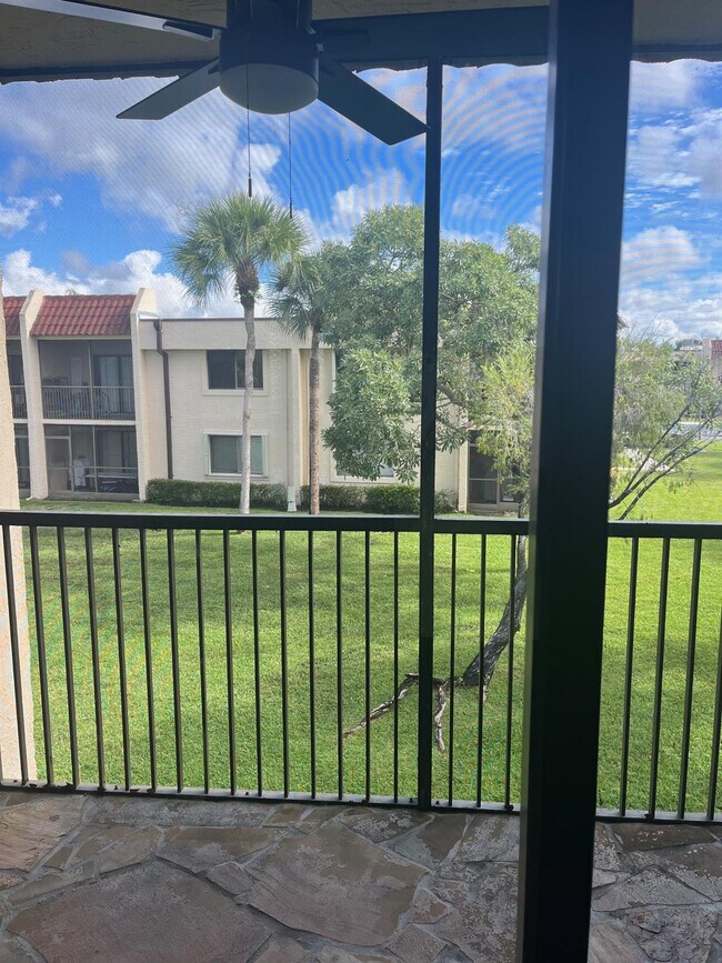 Building Photo - 16441 Blatt Blvd