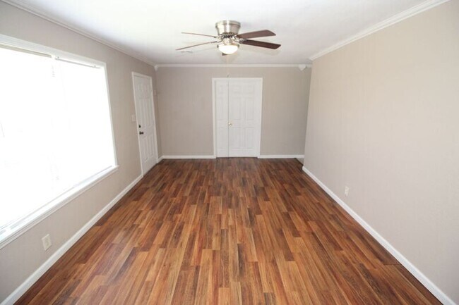 Building Photo - 1327 N Norwood Ave