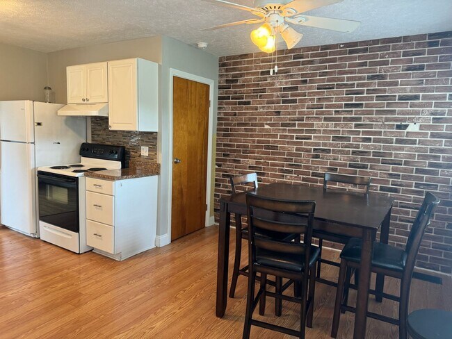 Building Photo - Single Family Home - Available - Will not ...