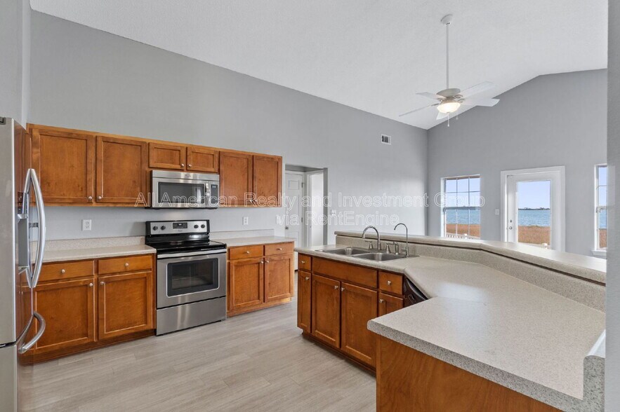 Building Photo - 742 Saltair Ln