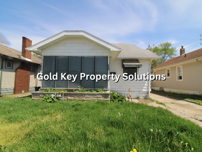 Building Photo - Spacious 2 BR 1 BA House with Central Air ...