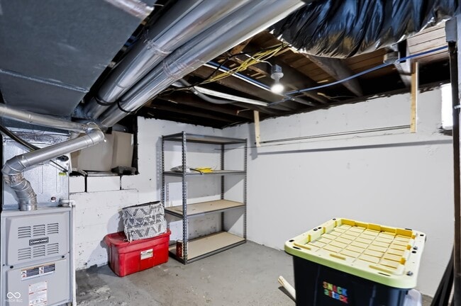 Building Photo - 3910 N Kenwood Ave