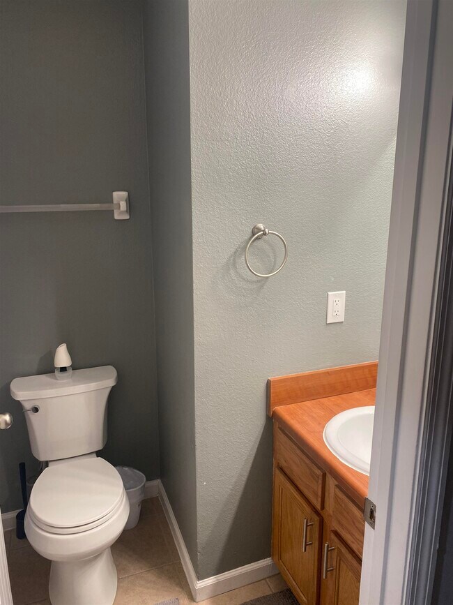 Building Photo - 741 White Dr