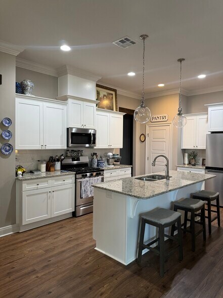 Building Photo - 103 Ella Hill St