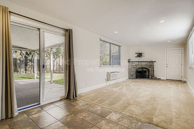 Building Photo - 2400 Pontiac St