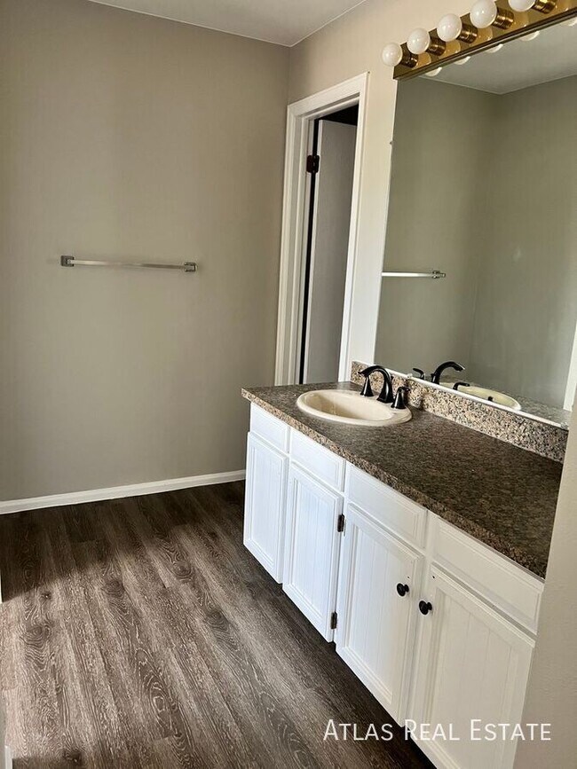 Building Photo - 5361 S Truckee Ct