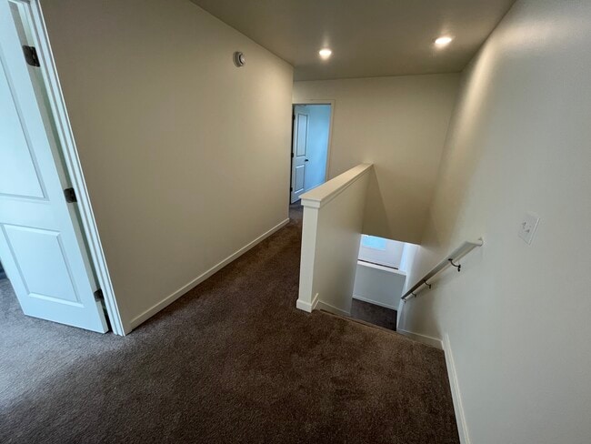 Building Photo - 11295 Sessions Dr NW