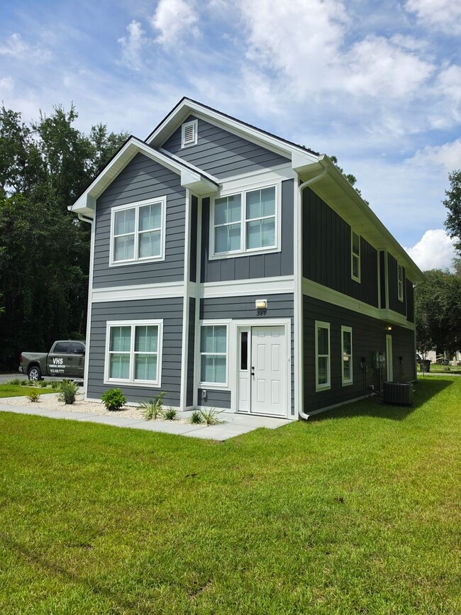 Building Photo - 317 S Gause St