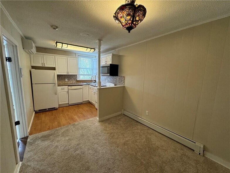 Building Photo - 38 Freebody St