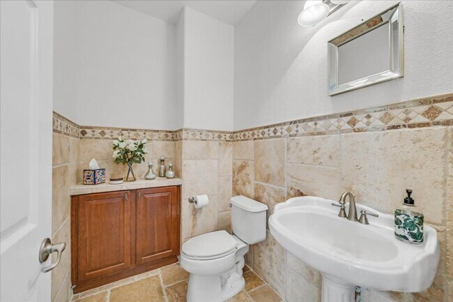 Building Photo - 2738 Kingclaven Dr